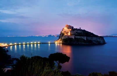 Castello Aragonese al tramonto in rosa castello in rosa