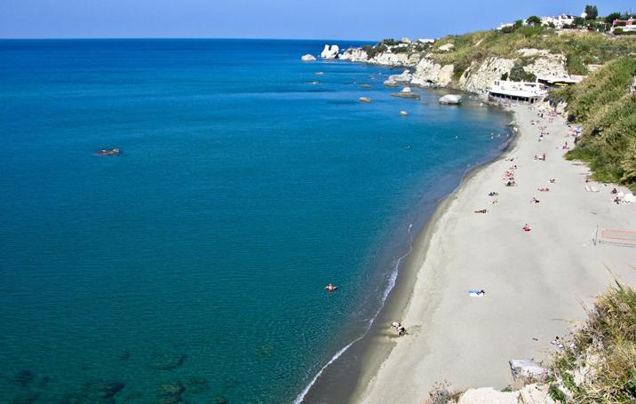 Cava dell'Isola beach