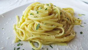 Linguine-al-limone-con-antipasto-di-crudo